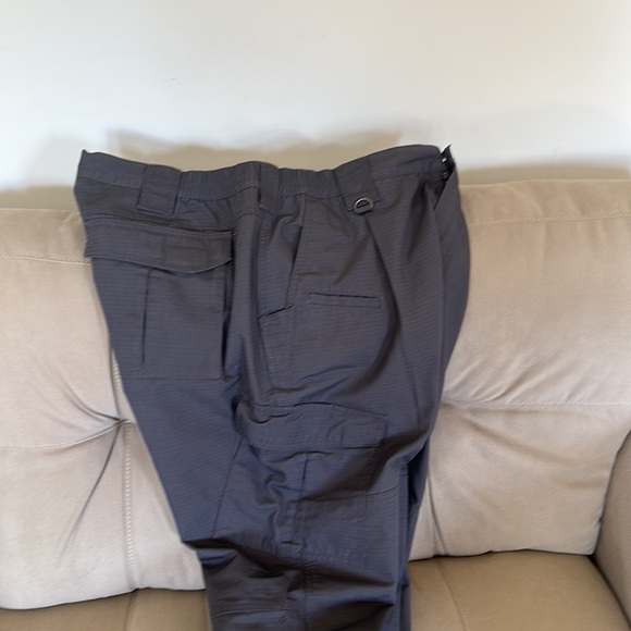 Two pair of military BDUs brand new - Picture 6 of 6